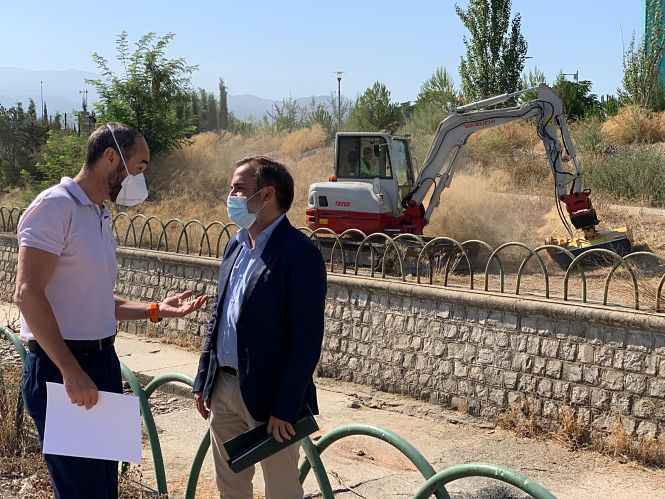 Imagen de la visita a las labores de desbroce (AYTO. GRANADA) 