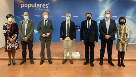 Foto de familia tras la rueda, de prensa (PP) 
