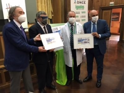 Imagen de la entrega del cuadro (JUNTA) 