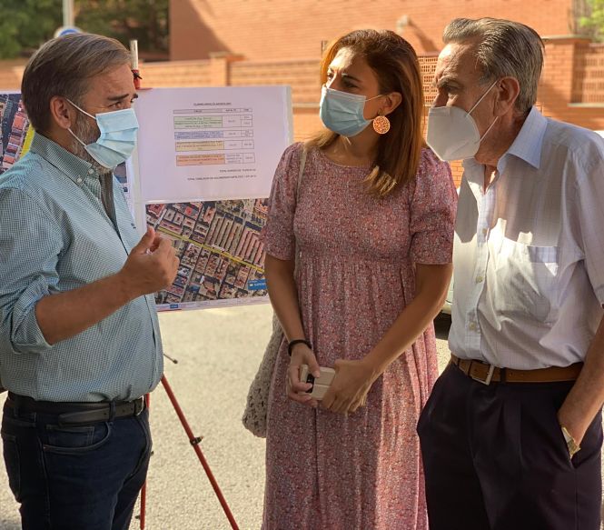 Imagen de la visita al barrio de la Rosaleda (AYTO. GRANADA) 