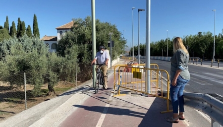Inmaculada Hernández ha visitado el carril bici de La Zubia (PP) 