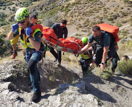 Rescate de la Guardia Civil en Saleres (GUARDIA CIVIL) 