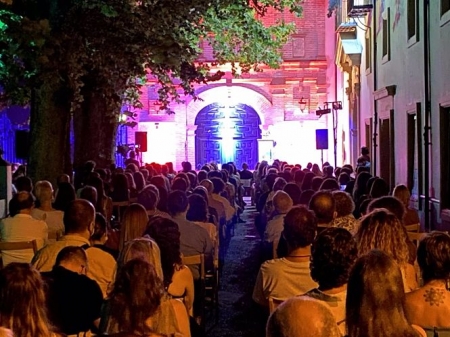Festival internacional Poesía en El Laurel (AYUNTAMIENTO LA ZUBIA) 