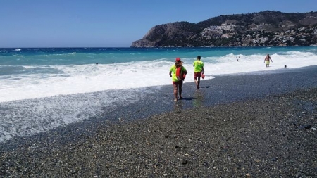 Socorristas en la playa de La Herradura (AYTO. ALMUÑECAR) 