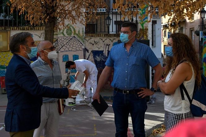 El edil de Mantenimiento de Granada, Jacobo Calvo, visita el colegio José Hurtado (AYUNTAMIENTO) 