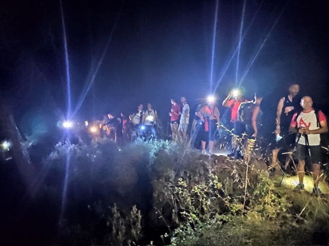 Vecinos de Otura viendo las perseidas (AYTO. OTURA) 