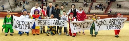 Miembros del espectáculo enanitos toreros (VOX) Miembros del espectáculo enanitos toreros (VOX)