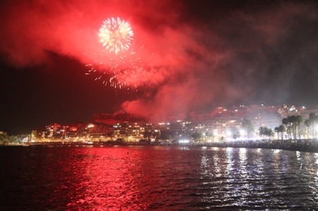 Fuegos artificiales en Almuñécar (AYTO. ALMUÑECAR) 