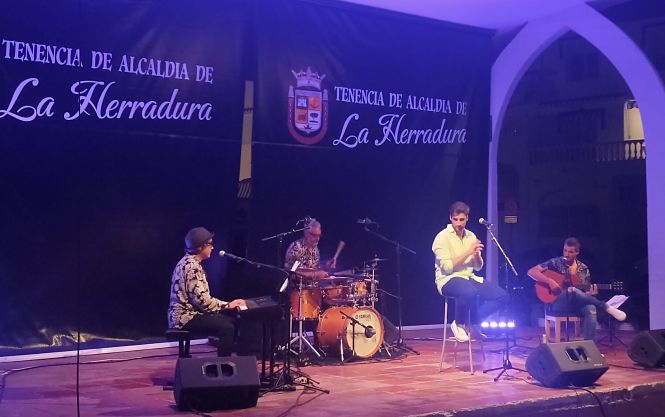 Imagen del concierto de Mediterránea Son (AYTO. ALMUÑECAR) 