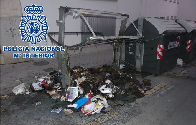 Imagen del contenedor incendiado (POLICÍA NACIONAL) 