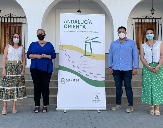 Alcaldesa y concejal de Empleo y Formación de Las Gabias presentan el servicio Andalucía Oriental (AYTO. LAS GABIAS) 