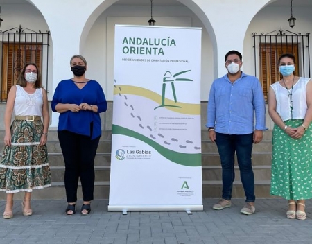 Alcaldesa y concejal de Empleo y Formación de Las Gabias presentan el servicio Andalucía Oriental (AYTO. LAS GABIAS) Alcaldesa y concejal de Empleo y Formación de Las Gabias presentan el servicio Andalucía Oriental (AYTO. LAS GABIAS)