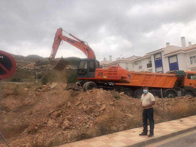 Imagen del inicio de las obras (AYTO. GUALCHOS- CASTELL DE FERRO) 