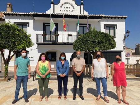 La diputada de Bienestar Social, Olvido de la Rosa, junto al alcalde y concejales de Otura (DIPUTACIÓN) La diputada de Bienestar Social, Olvido de la Rosa, junto al alcalde y concejales de Otura (DIPUTACIÓN)