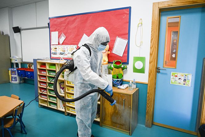 Desinfección de un colegio (AYTO. ARMILLA)