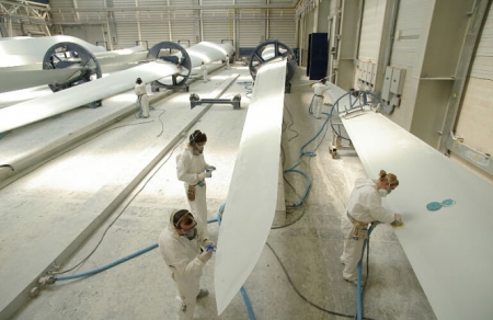 Investigadores con las turbinas (JUNTA) 