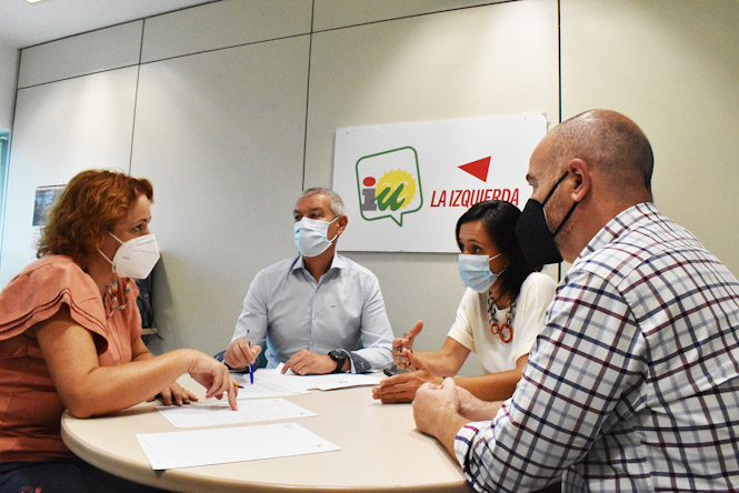 Imagen de la reunión con ATRADIGRA (IU) 