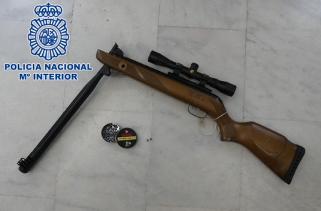Escopeta y munición intervenidas (POLICÍA NACIONAL) 