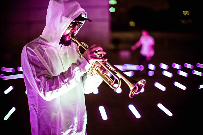 Actuación de Raynald Colom (ADRIEN H. TILLMAN) 