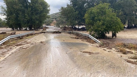 Camino anegado por una tromba de agua y granizo (AYUNTAMIENTO) 