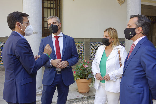 Presentación de `Galería de arte urbano en La Chana` (JAVIER ALGARRA / AYUNTAMIENTO) 