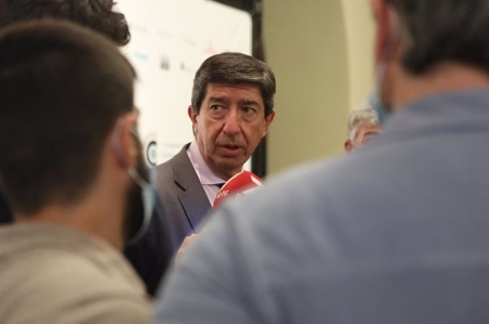 El vicepresidente de la Junta y consejero de Turismo, Regeneración, Justicia y Administración Local, Juan Marín, atiende a los medios en imagen de archivo (NACHO FRADE - EUROPA PRESS) 