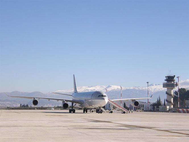 El aeropuerto de Granada acoge el aterrizaje de un Airbus 340 (archivo) (AENA) 