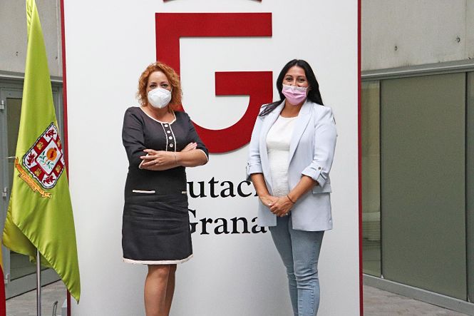 Las diputadas provinciales de Podemos e IU, Alejandra Durán y Mari Carmen Pérez (PODEMOS) 