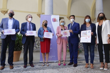 Presentación del calendario benéfico de la Asociación de Parkinson (JAVIER ALGARRA /AYUNTAMIENTO) 