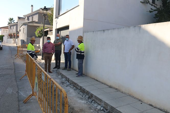 Imagen de la visita a las obras (AYTO. ALHENDÍN)