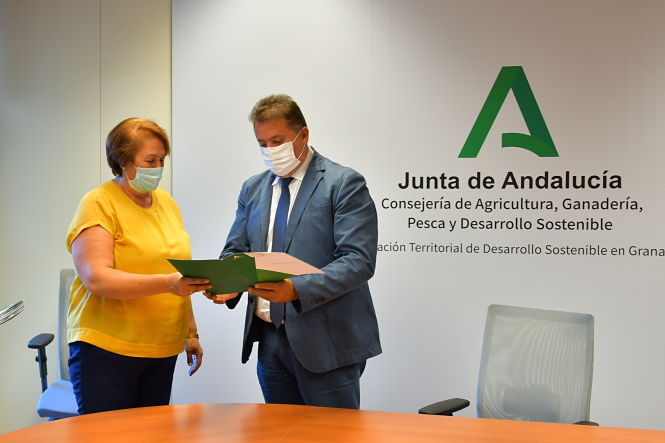 Entrega del convenio de colaboración (JUNTA)