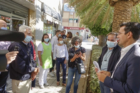 Imagen de la visita al Camino de Ronda (JAVIER ALGARRA / AYUNTAMIENTO) 