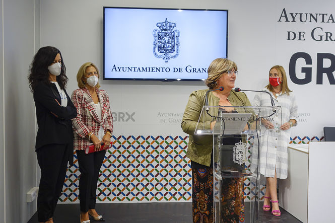 Presentación de la pasarela solidaria de moda (JAVIER ALGARRA / AYUNTAMEINTO)