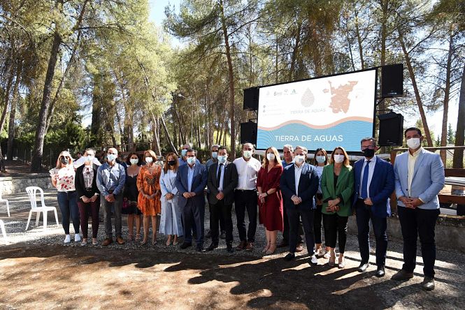 Presentación de Tierra de aguas (R. MARTÍNEZ / DIPGRA)