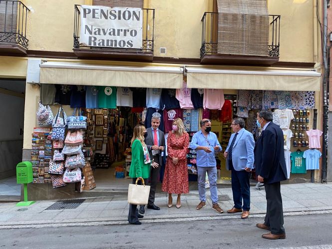 Imagen de la visita a una tienda de souvenirs (PP) 