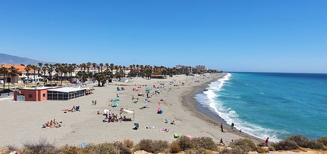 Playa en Salobreña, en imagen de archivo (ASOCIACIÓN CHIRINGUITOS COSTA TROPICAL) 