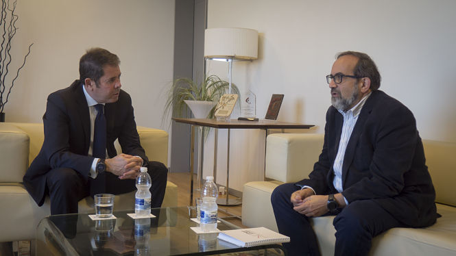 Imagen de la reunión entre Gerardo Cuerva y Ángel Ibarra (CGE)
