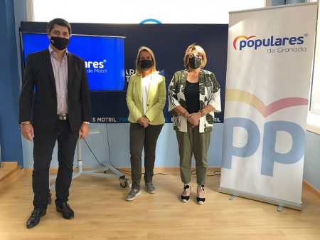 Carlos Roja, Luisa García Chamorro y Concepción Abarca hoy en Motril (PP)