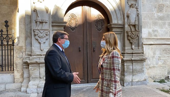 Luis González y Eva MArtín durante la visita a la Capilla Real (PP)