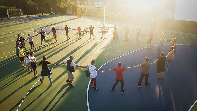 Vecinos de Monachil celebran la instalación de la primera Comunidad Energética en el Polideportivo Miraflores (AYTO. MONACHIL) 