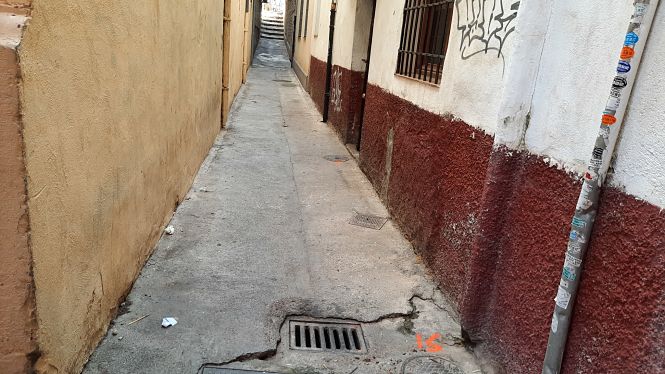 Estado de una de las calles antes de la intervención (AYTO. GRANADA)