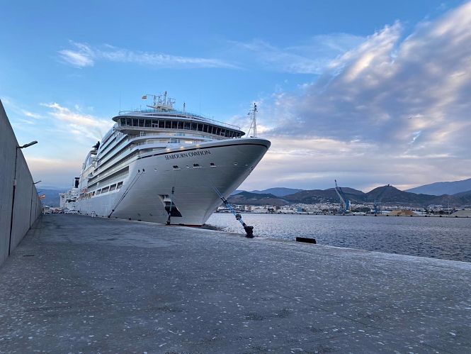 El crucero de ultra lujo Seabourn Ovation hace escala en el puerto de Motril (AUTORIDAD PORTUARIA DE MOTRIL)