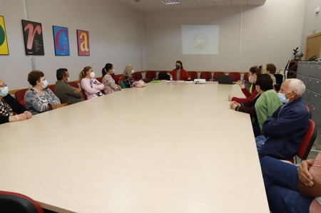 Encuentro literario con la escritora Anunciata Vinuesa (AYTO. HUÉTOR TÁJAR) Encuentro literario con la escritora Anunciata Vinuesa (AYTO. HUÉTOR TÁJAR)