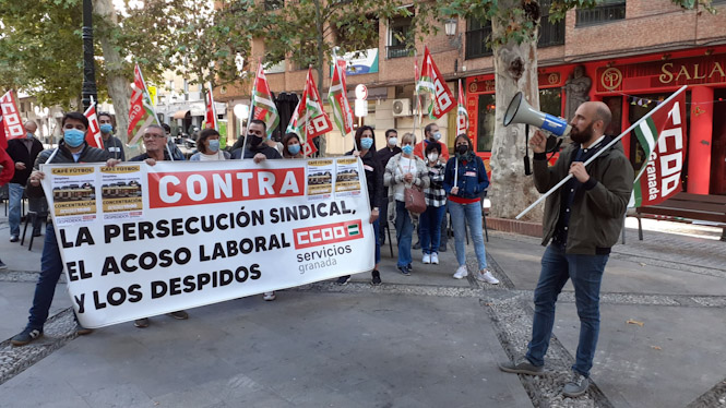 Concentración en el café Futbol (CCOO)
