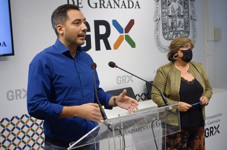 El concejal de Turismo de Granada, Eduardo Castillo, con la teniente de alcalde Ana Muñoz en imagen de archivo (AYUNTAMIENTO) 