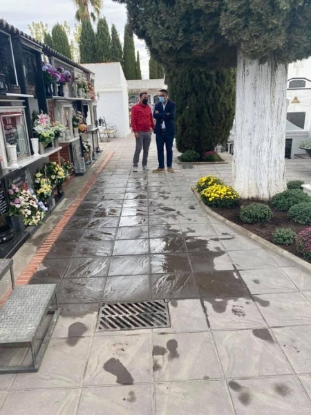 Imagen de la visita a uno de los cementerios (AYTO. VEGAS DEL GENIL) Imagen de la visita a uno de los cementerios (AYTO. VEGAS DEL GENIL)