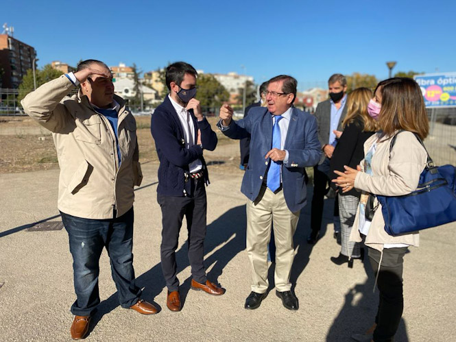 Imagen de la visita a la plaza Rafael Guillén (PP)