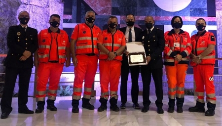 El 061 ha entregado una placa al Benemérito Cuerpo de Zapadores Bomberos (JUNTA)