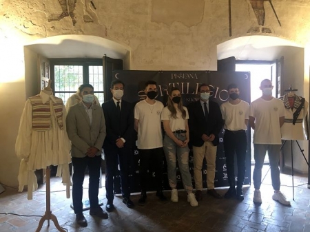 Presentación de la colección de moda (JUNTA) Presentación de la colección de moda (JUNTA)