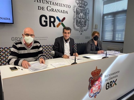 El portavoz de UP e Independientes, Antonio Cambril, en el centro (UP) 